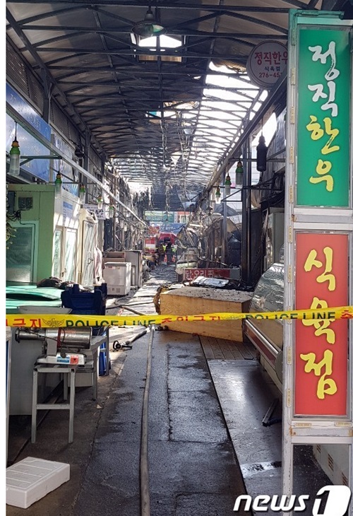 7일 오전에 화재가 발생한 전남 목포시 산정동 신중앙시장. ⓒ뉴스1 제공