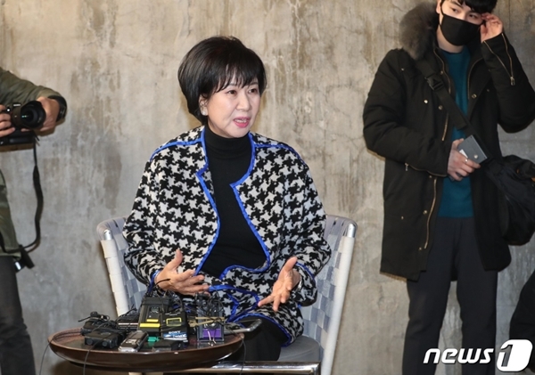 손혜원 의원이 23일 목포 나전칠기 박물관 예정 부지에서 기자간담회를 갖고 있다. ⓒ뉴스1 제공