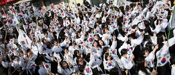 지난해 3월 수피아 여고생과 광주시민들이 함께 펼친 3.1만세재현운동. ⓒ광주시교육청 제공