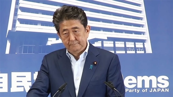 아베 신조 일본 총리가 지난 7월 참의원 선거에서 목표했던 개헌선 확보에 실패하고도 기자회견에서 ‘2020년 개헌’ 의사를 굽히지 않았다.  ⓒ 일본 자민당 누리집 갈무리