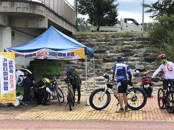 광주 서구청이 동천교와 극락강변에 운영 중인 자전거 거점터미널.