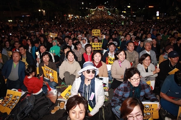5일 서울 서초동 대검 앞에서 열린 8차 검찰개혁 언론개혁 촛불집회. ⓒ예제하