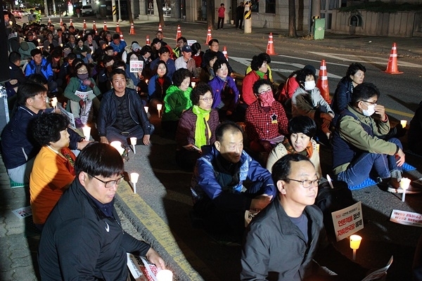 지난 19일 광주 동구 지산동 광주고등검찰청 앞에서 열린 '검찰개혁 3차 촛불문화제'. ⓒ광주인