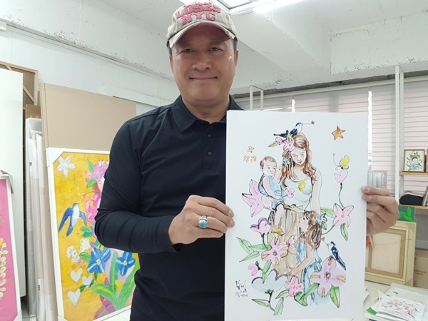 김해성 작가 코로나19 극복을 위한 광주 미술인 희망 릴레이 챌린지 행사에 참여하고 있다. ⓒ광주시립미술관 제공
