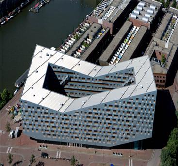 네덜란드- '더웨일(The Whale)' 임재주택 모습. 지난 2000년 준공한 214세대), 400㎡ 부지면적에 11층으로 지붕 경사에 따른 중정 내부 일조 확보와 디자인 혁신을 통한 공공임대주택 이미지를 개선했다는 평가를 받고 있다. ⓒ광주시청 제공