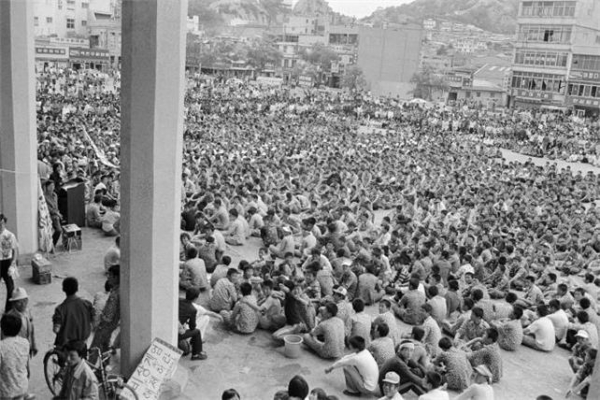 1980년 5월 24일 전남 목포역광장에서 열린 민주수호대회 모습. ⓒ문화부 엣 전남도청복원추진단 제공