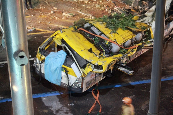 지난 6월 9일 광주광역시 동구 학동 4구역 재개발 철거현장 5층 건물이 붕괴하면서 덮친 시내버스. 이날 시내버스 탑승객 중 9명이 사망하고 8명이 부상을 당했다. ⓒ예제하
