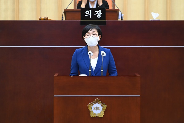 김수영 광주서구의회 부의장이 20일 5분 발언을 하고 있다. ⓒ광주 서구청 제공