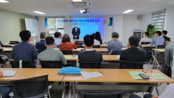 김판석 한국나무의사협회 회장이 보수교육에 들어가기에 앞서 교육을 마련하게 된 배경 등에 대해 설명하고 있다. ⓒ한국나무의사협회 제공