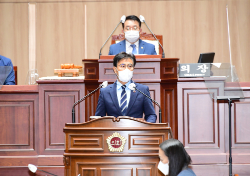 25일 광주광역시의회 본회의에서 박필순 의원이 등원 후 첫 5분자유발언을 하고 있다.