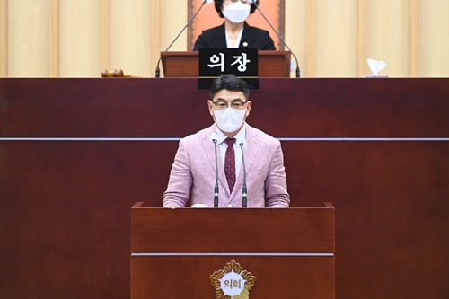 김태진 광주서구의원(진보당)이 27일 서구의회 임시회 본회의에서 5분 자유발언을 하고 있다.