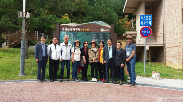 한국나무의사협회 회원들이 공동세미나가 끝난 뒤 기념촬영을 하고 있다ⓒ 한국나무의사협회 제공