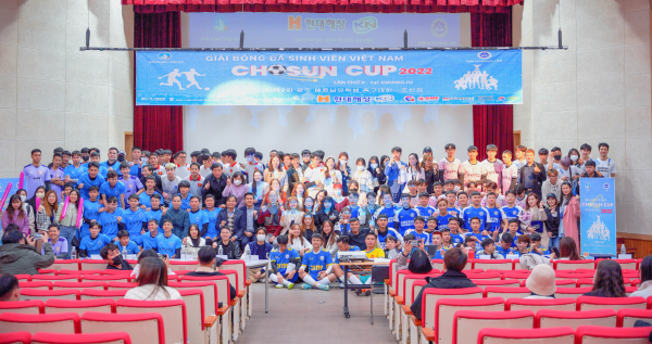 지난 20일 조선대학교에서 열린 제2회 CHOSUN-CUP 대회 참가자들이 기념촬영을 하고 있다. ⓒ조선대학교 제공