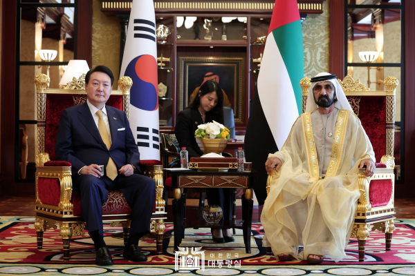 지난 17일 윤석열 대통령과 UAE 총리 겸 두바이 통치자가 면담하고 있다. ⓒ대통령실 누리집 갈무리