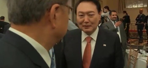 윤석열 대통령이 욕설을 하는 장면이 촬영된 영상. ⓒMBC 누리집 갈무리