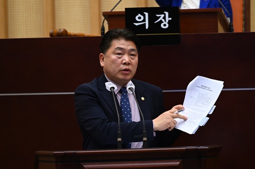 구정질문하는 전승일 광주서구의원. ⓒ광주서구의회 제공