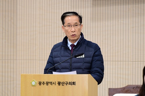 5분발언하는 국강현 광주 광산구의원(진보당).