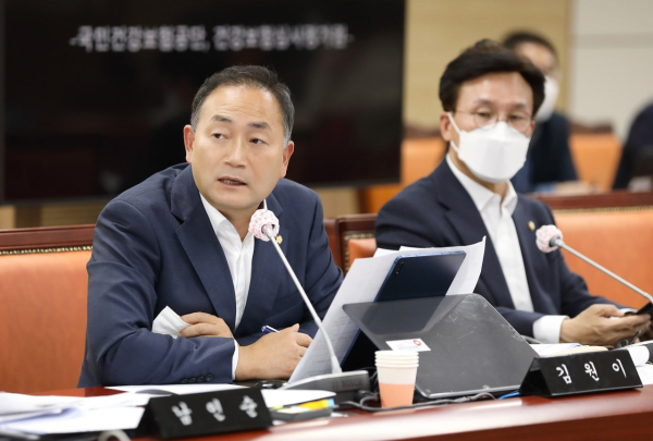 국회에서 질의하는 김원이 의원. ⓒ김원이 후보 제공